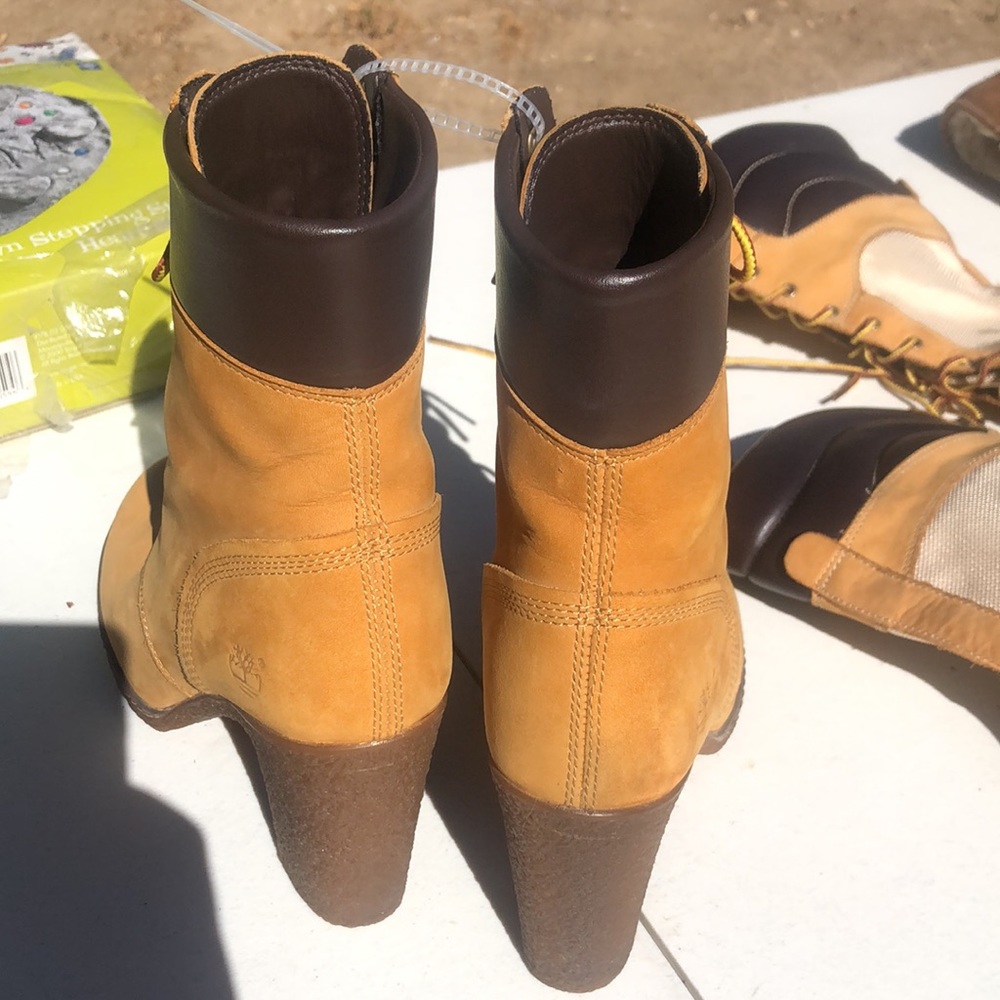 Timberlands ( ea). Flash $49 - Picture 3 of 8